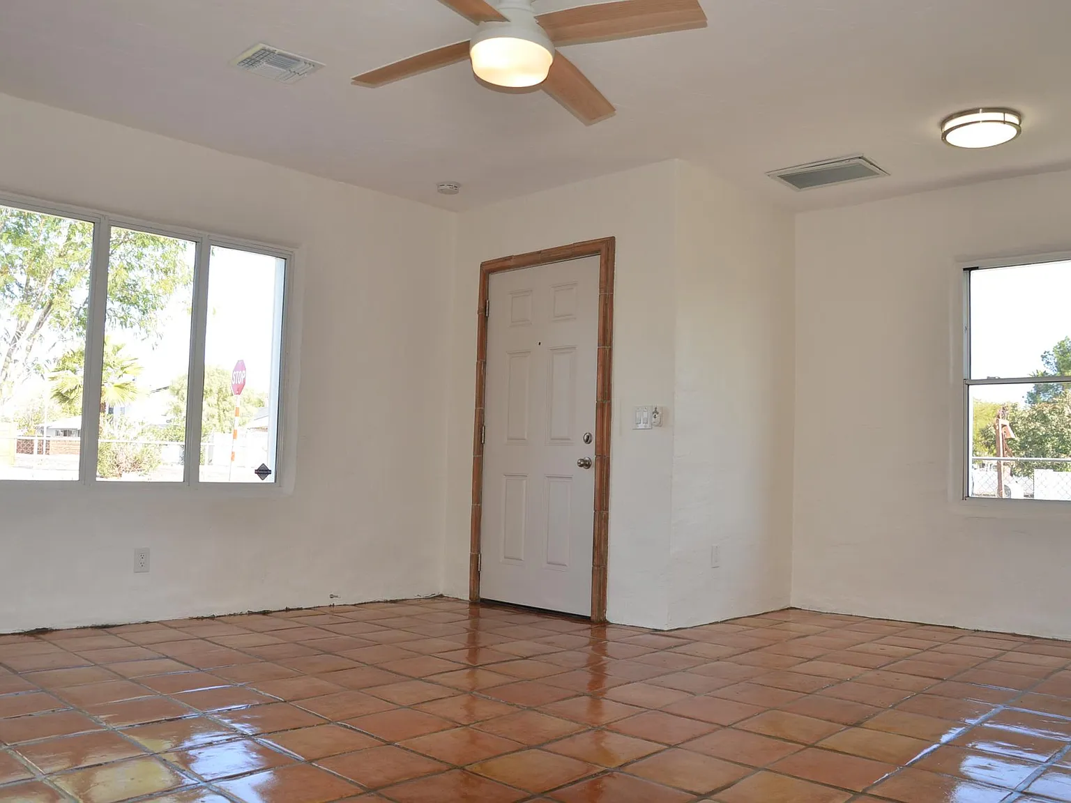 3 bed, 1356 sqft, $2,300 — Photo 4