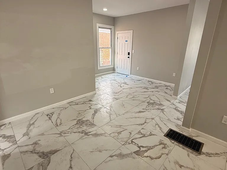 41 Howe St #1R — Photo 4