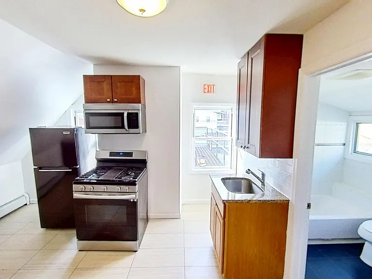 316 Summer Ave #3 — Photo 2