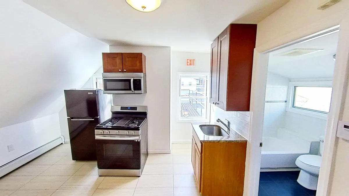 Building Photo - 316 Summer Ave #3