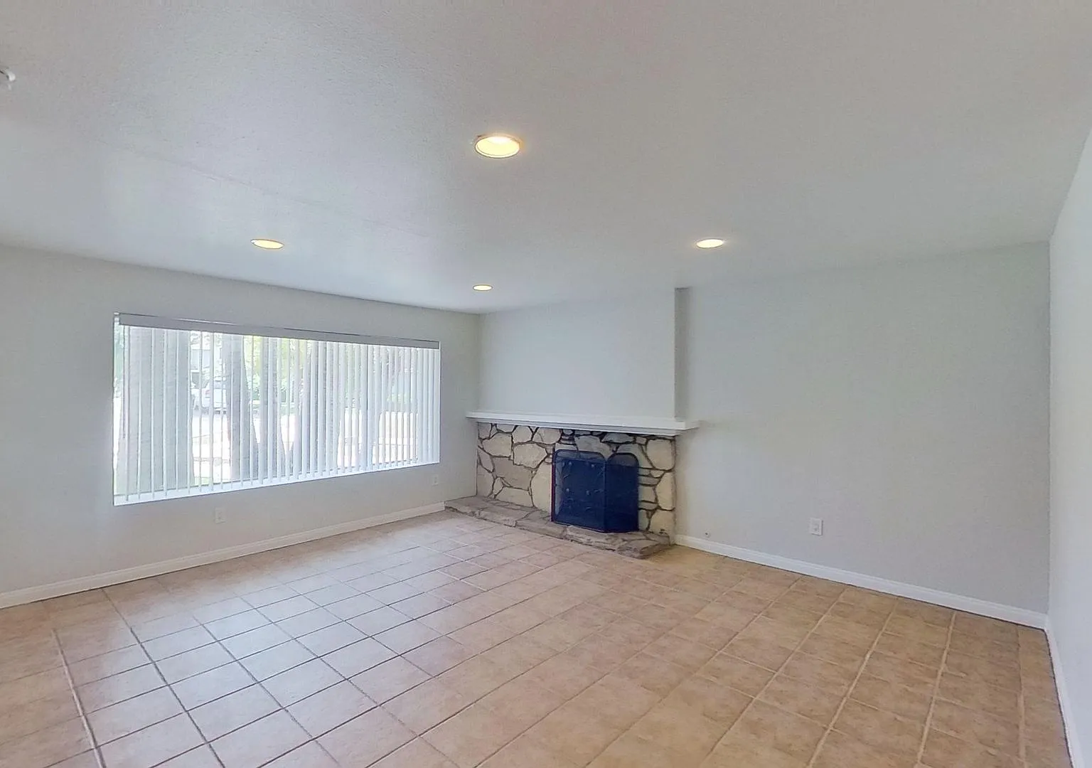 121 Greentree Ln — Photo 2