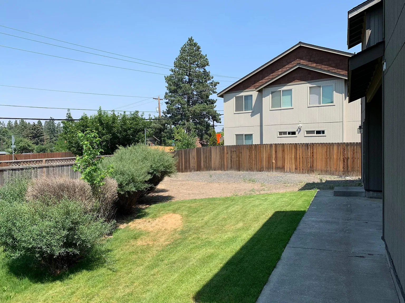 3 bed, 2.5 bath, 1412 sqft, $2,300 — Photo 2