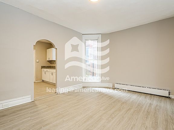 1366905_004_living_room_4.jpg