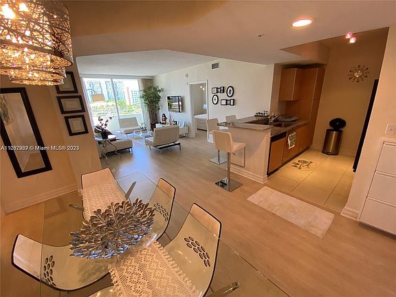 4th image of 2775 NE 187th St APT 517