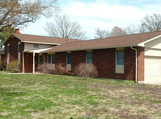 602 Robin Hood Cir, Chaffee, MO 63740