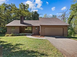 1846 Woodland Dr, Cedar Rapids, IA 52403