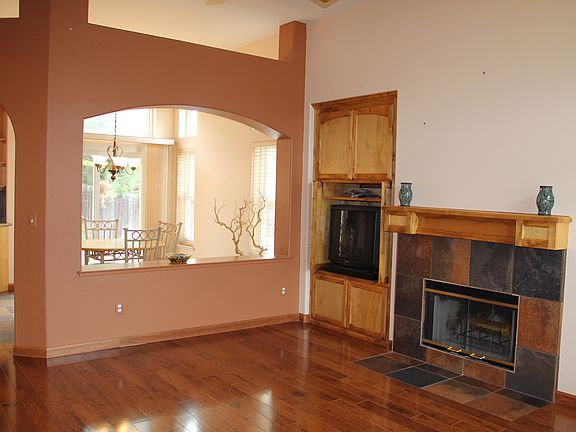 3rd image of 129 Rockbolt Cir