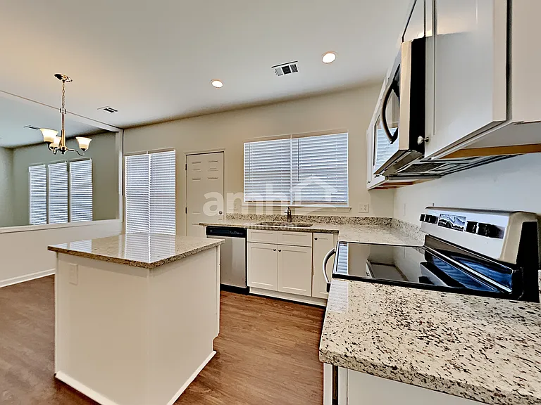 1703 Kendall Cove Ln — Photo 4
