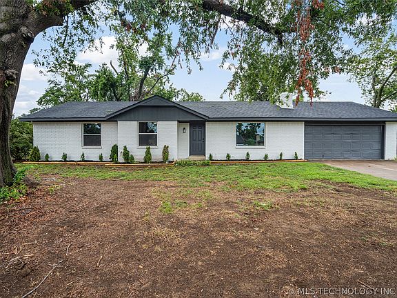 2nd image of 906 W 9th Pl S