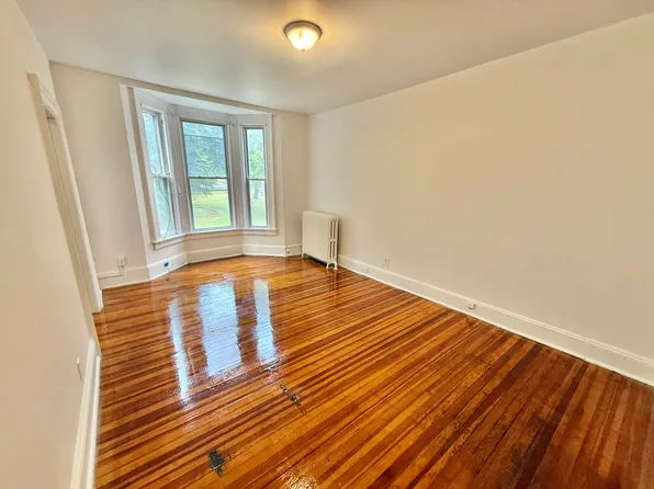 10 Wards Ln Unit 8, Albany, NY 12204