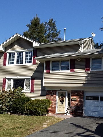 2nd image of 49 Crescent St