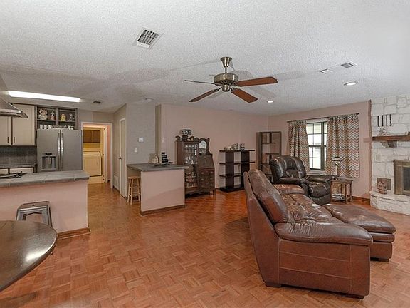 3rd image of 1218 Clearwater Dr