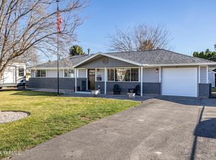 4208 Douglas Dr, Yakima, WA 98908