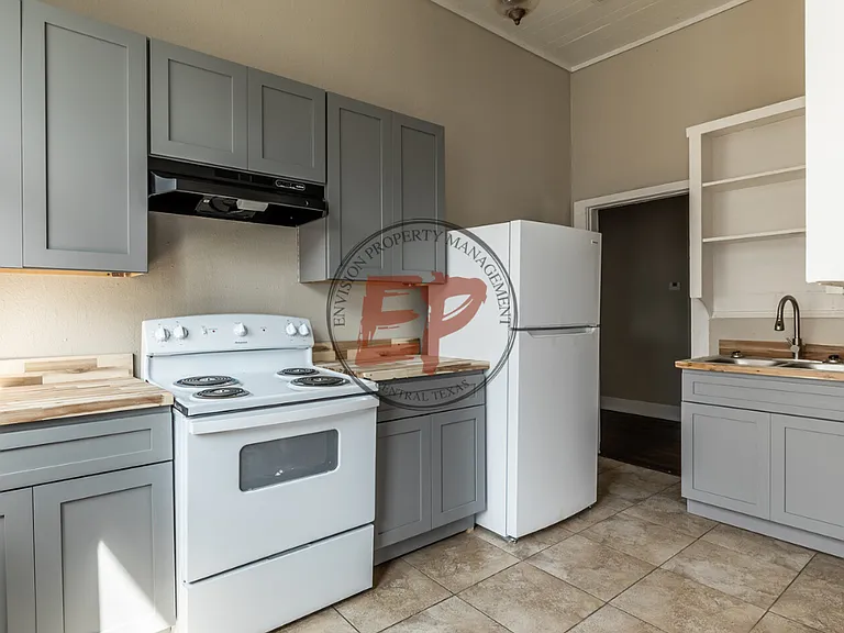 2300 Washington Ave — Photo 7