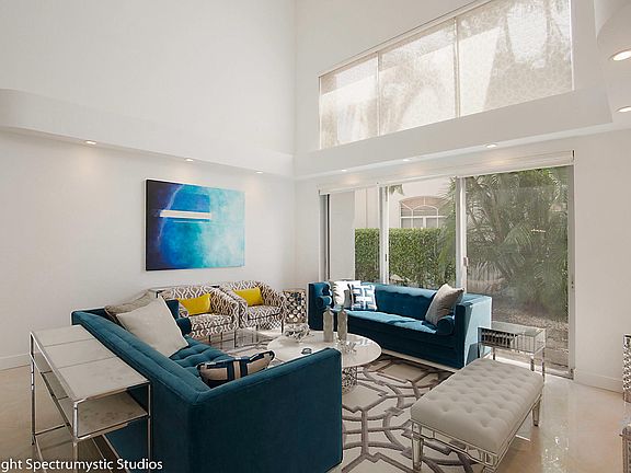 Home For Sale In Woodfield Country Club