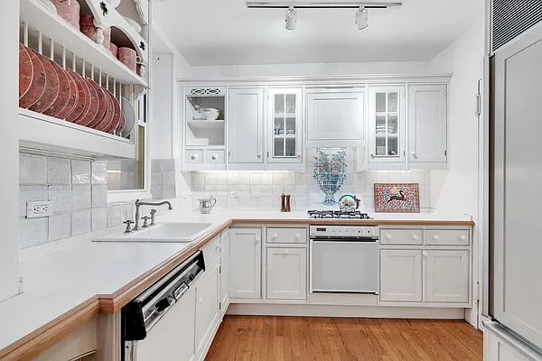 Sold by Douglas Elliman | media 18