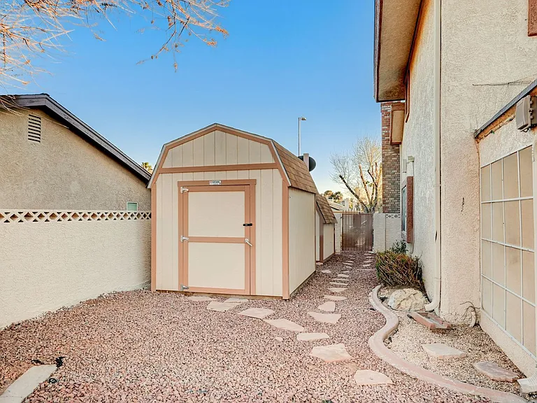 2916 W Oakey Blvd — Photo 24