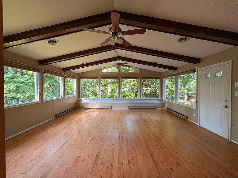 203 Fleetwood Dr — Photo 3