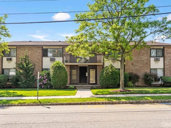 104 Cricket Ln, Woodbridge, NJ 07095