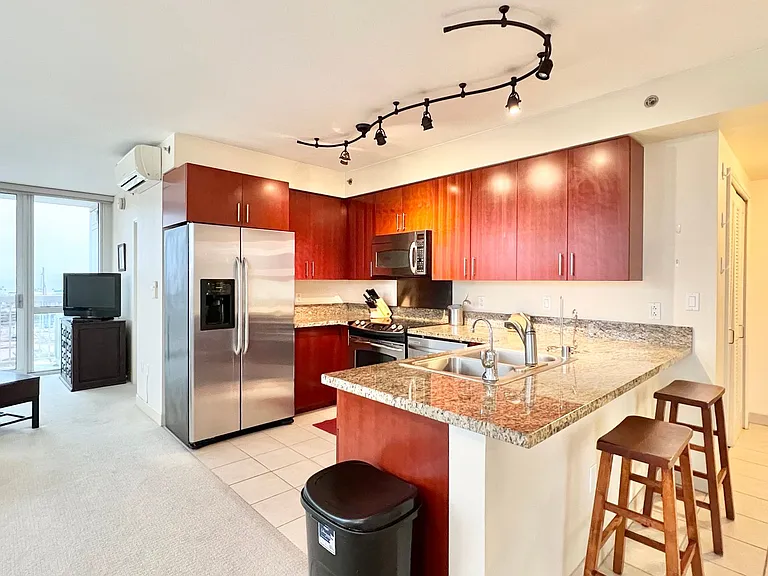 909 Kapiolani Blvd #1601 — Photo 2
