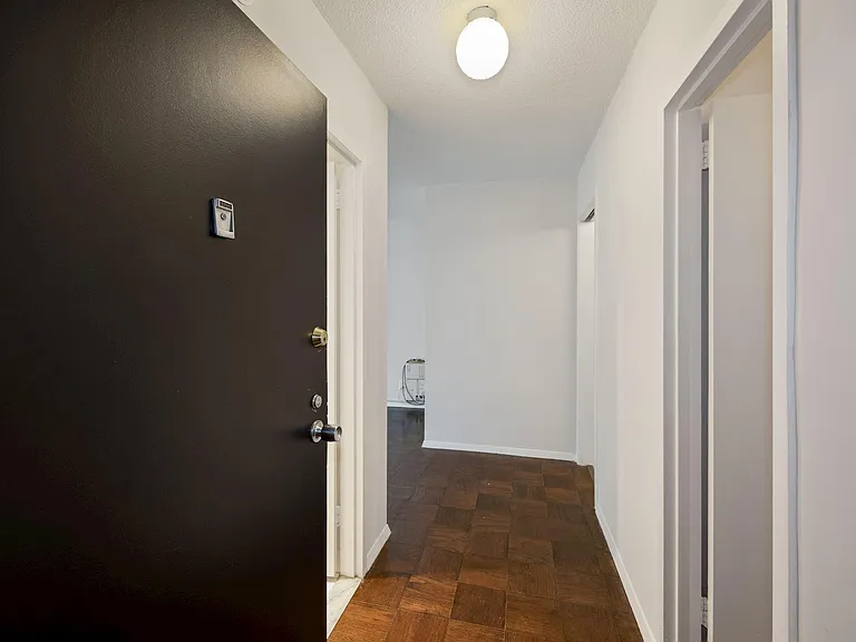4515 Willard Ave #720S — Photo 7