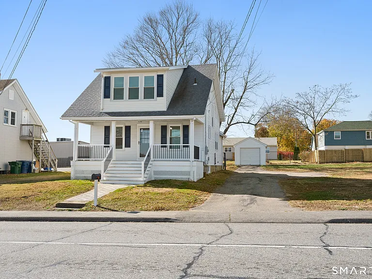 14 Clark Ln — Photo 1