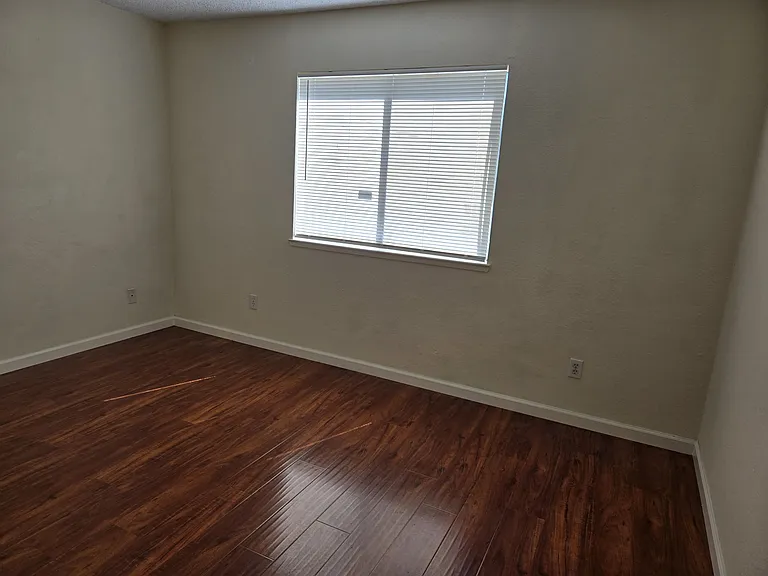9 Donna Marie Ct — Photo 5