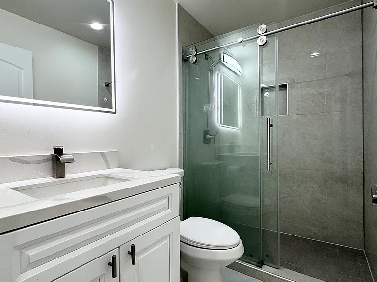 2215 El Monte Ave — Photo 14
