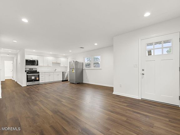 4th image of 1 Bissett St