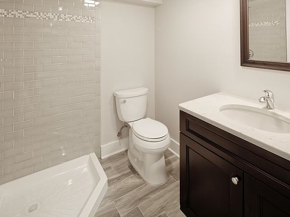 5th image of 228 Garden St #G