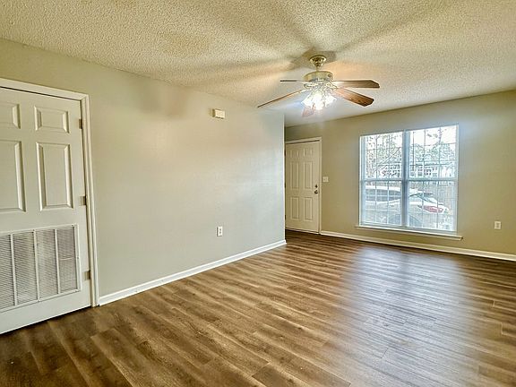 2nd image of 1314 Hasting Dr APT C3