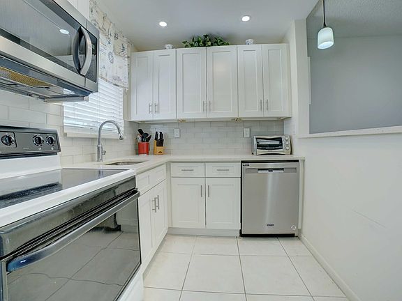 3rd image of 1801 Ocean Dr APT 110