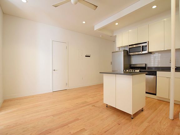 4th image of 31 Prince St #1A