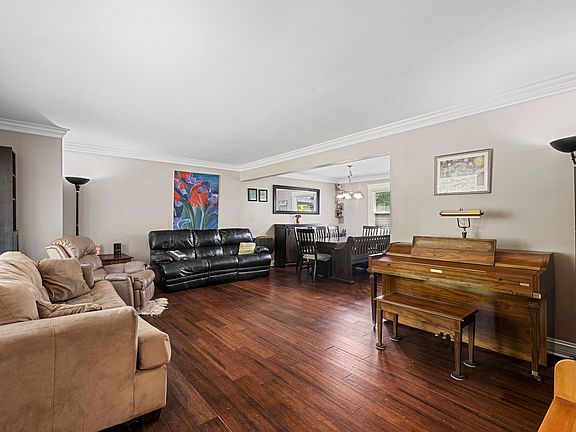 3rd image of 501 Nassau Ave