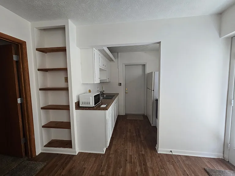 Pinetree Dr — Photo 1