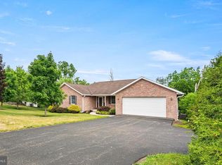 2426 Magnolia Dr, Gilbertsville, PA 19525