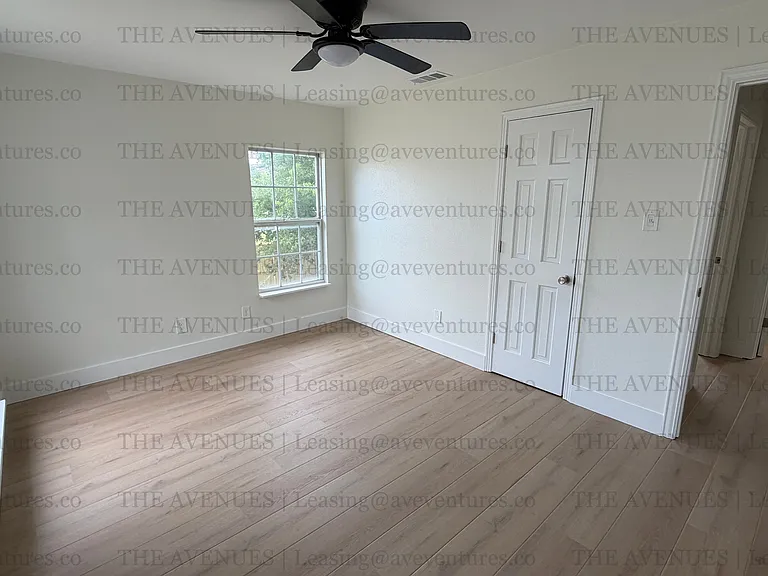 305 N Oak Cliff Blvd — Photo 16