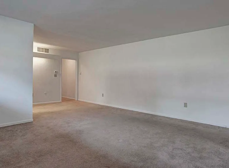 Corliss Apartments — Photo 4