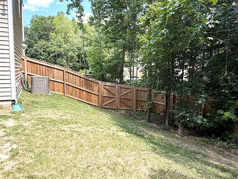 305 Robert Pl — Photo 33