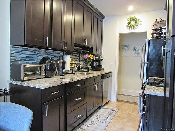 3rd image of 7 Greenridge Ave APT 6B