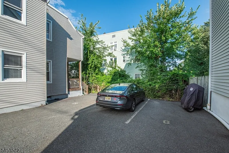 2 bed, 1.0 bath, $2,450 — Photo 4