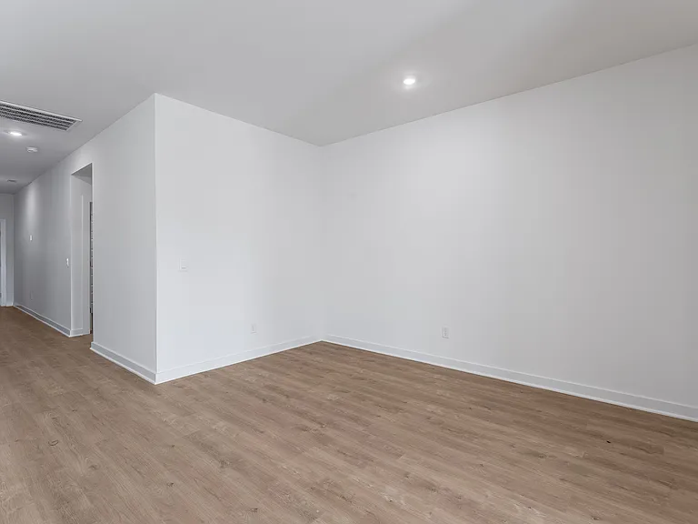 103 S Maroon Ave — Photo 6