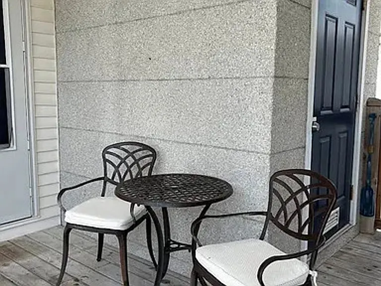 206 W Island Square Dr — Photo 2