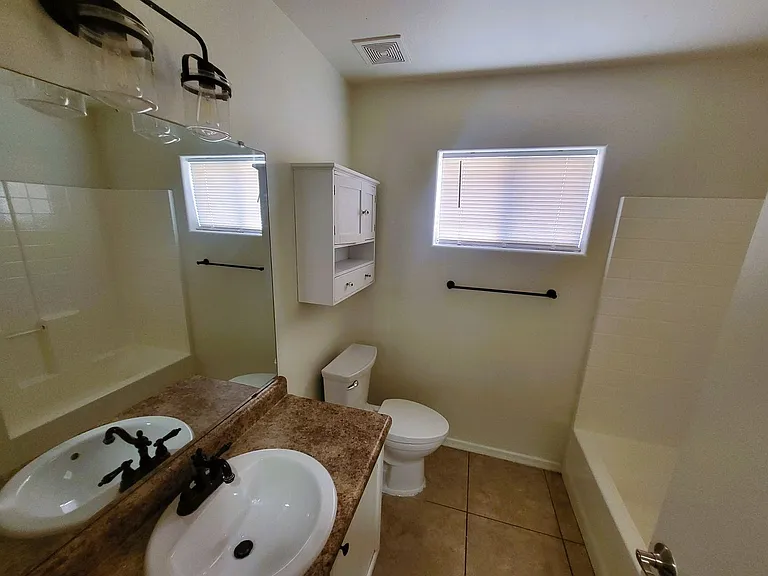 2634 E Paradise Ln — Photo 12
