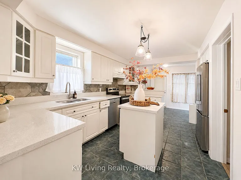 127 Lake Dr N — Photo 19