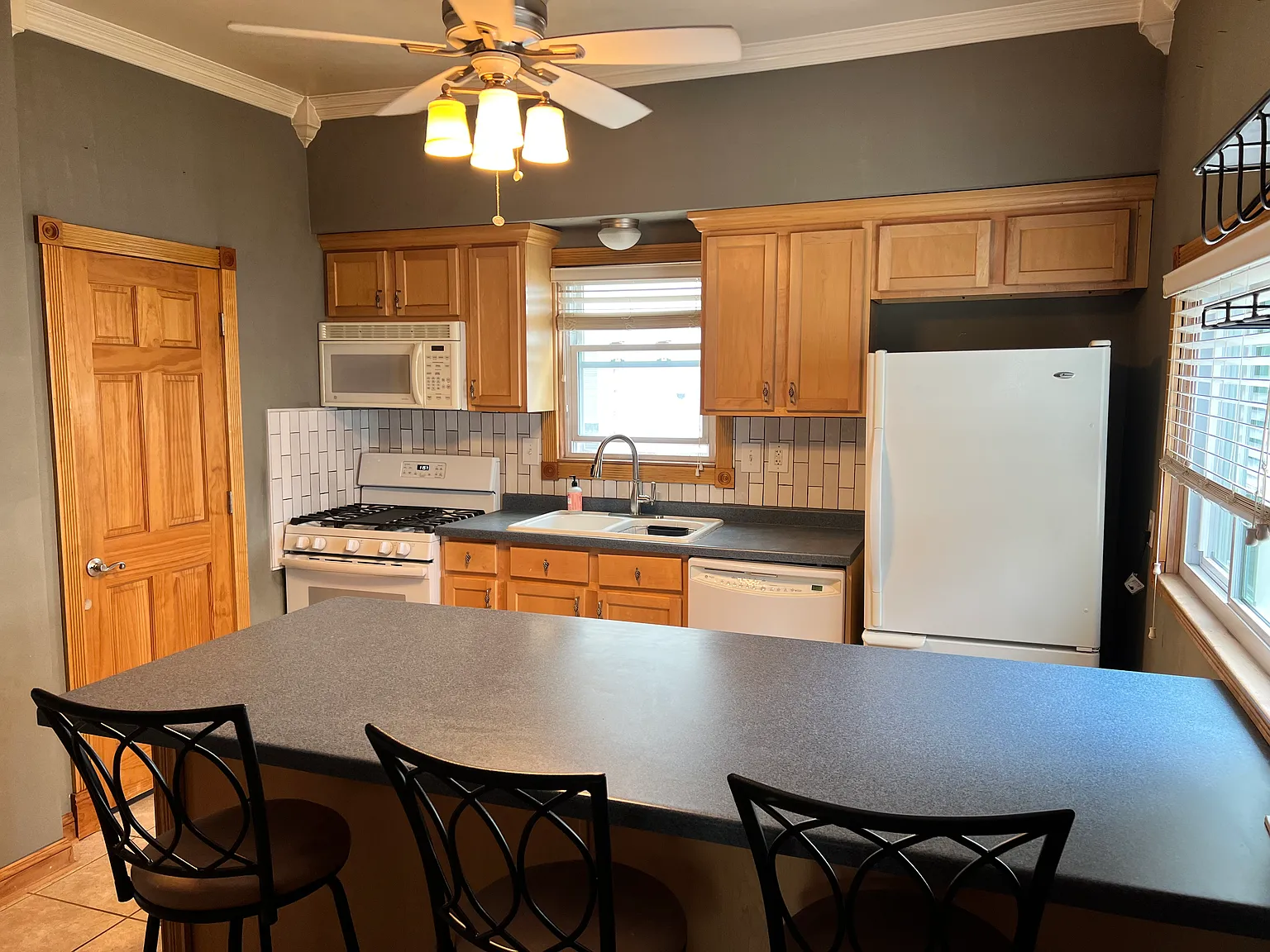 2 bed, 1350 sqft, $1,895 — Photo 1