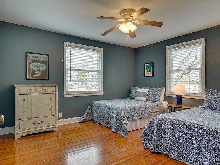 1709 Sherwood Ln — Photo 10