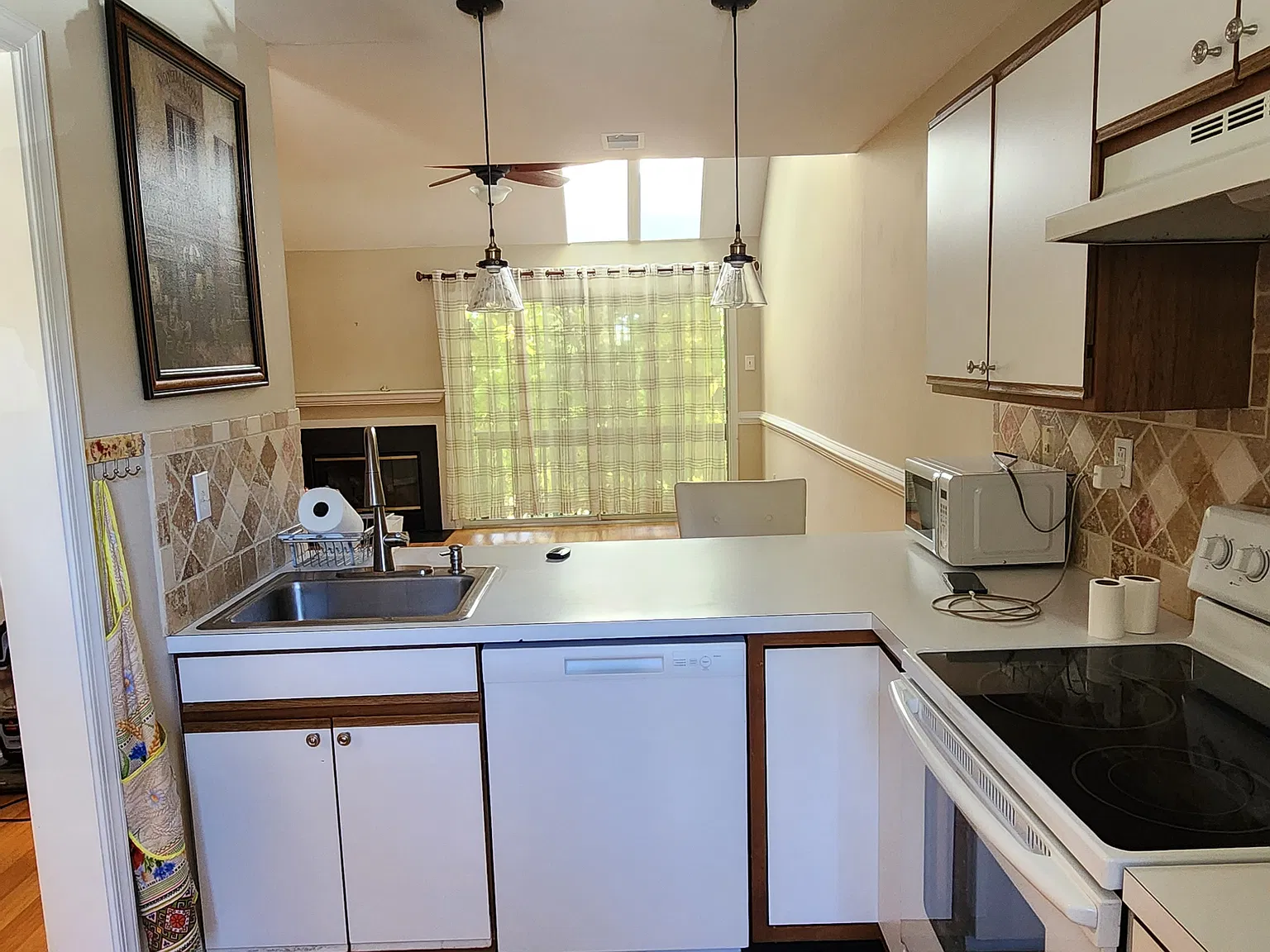 2 bed, 984 sqft, $2,000 — Photo 4