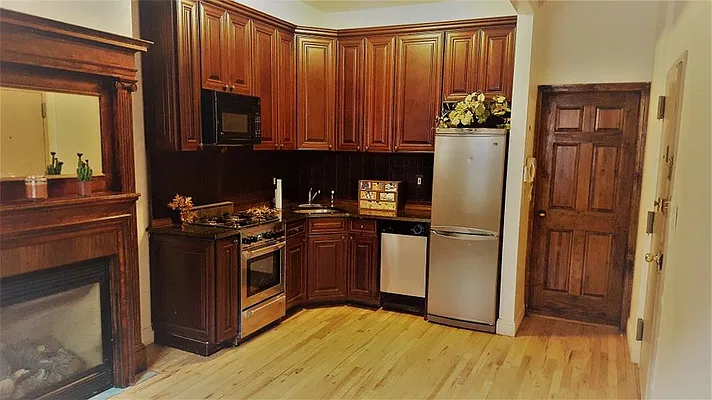 Rented by R New York | media 10