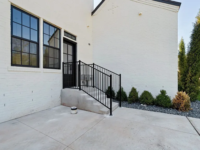 18821 Selah Way — Photo 43